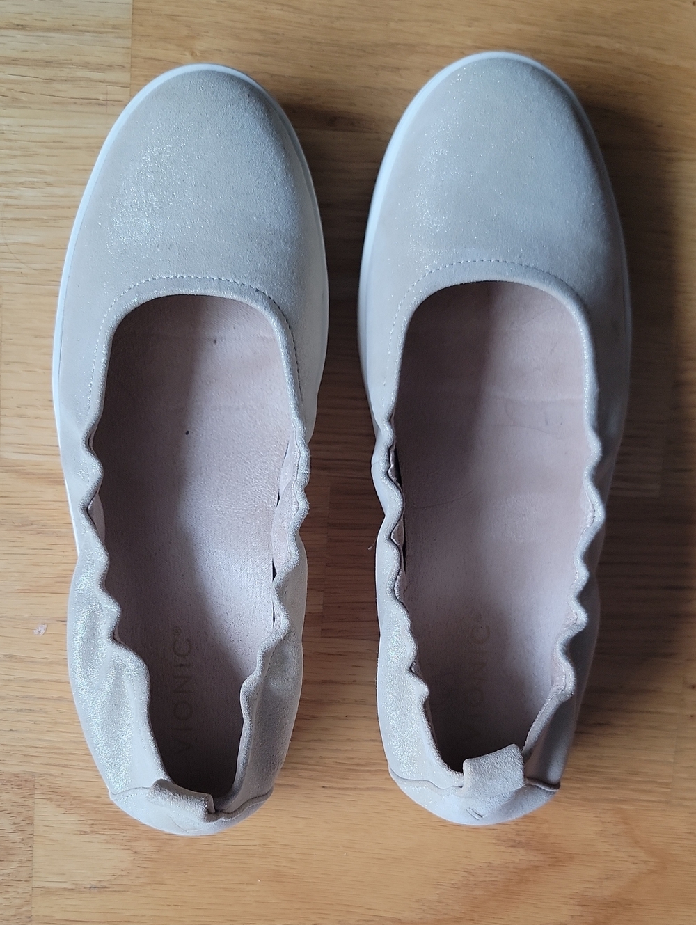 Vionic Light Beige/Gold Slip-On Ballet Flats